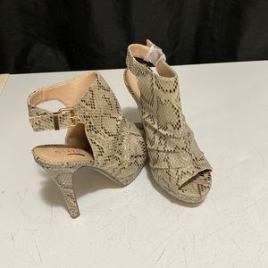 New Glaze women snake skin style high heels shoes size 6.5